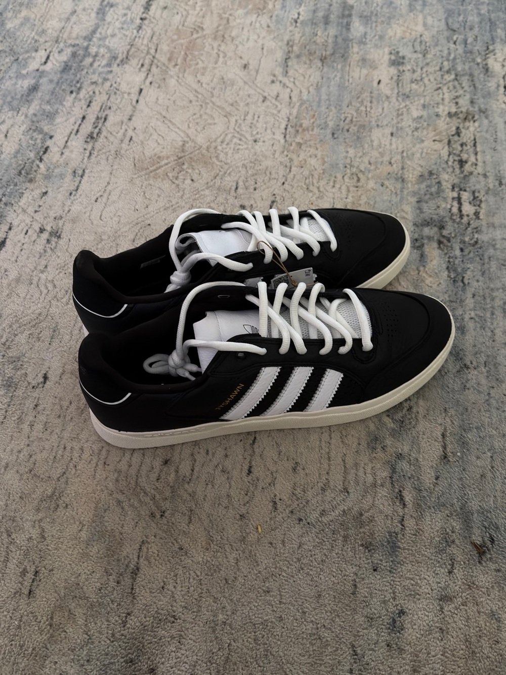 adidas Tyshawn Low size 14 - Picture 3 of 4